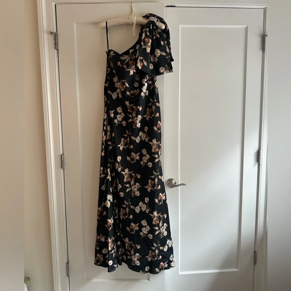 Sachin + Babi Aubrey floral one shoulder gown - Picture 4 of 14